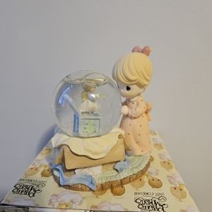 Precious Moments Girl with Gift Mini Waterball Figurine